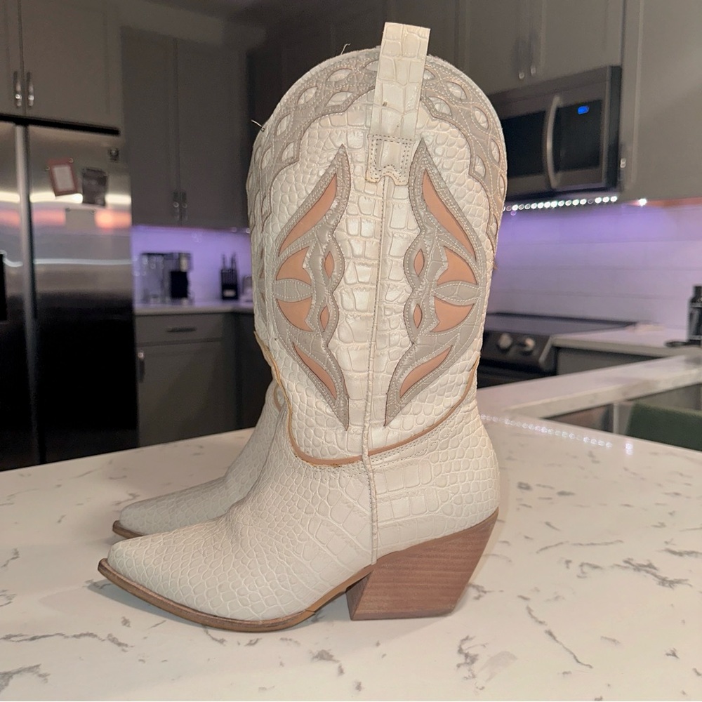 Steve Madden Wynter Embossed Western Boots
